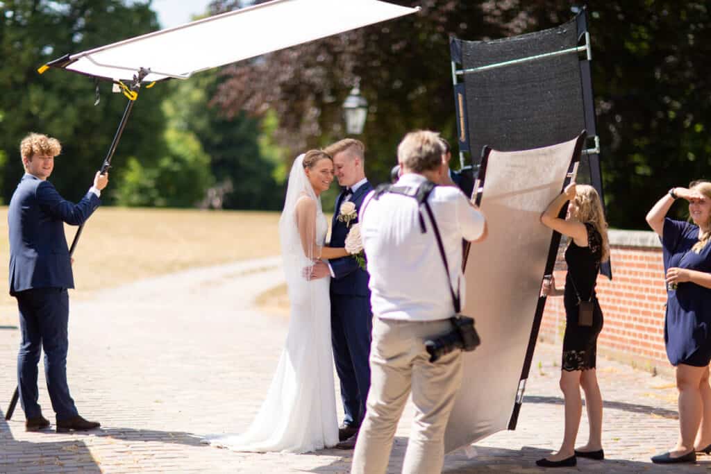 Bryllupsbilleder i naturen. Bryllupsfotograf Weddingphotographer