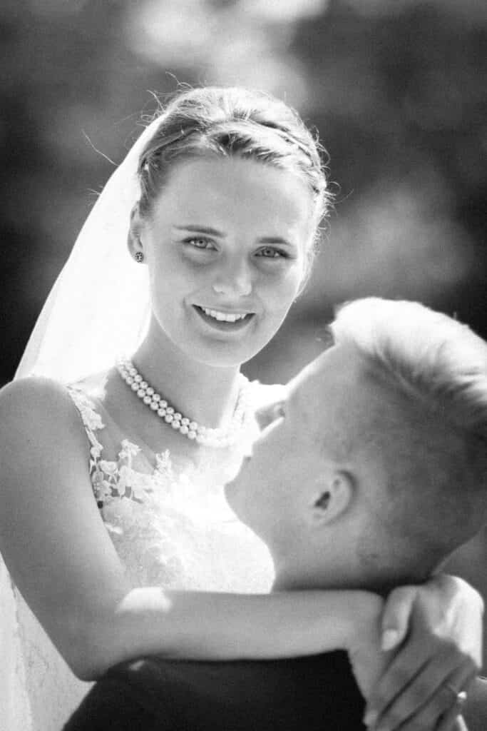 Bryllupsbilleder i naturen. Bryllupsfotograf Weddingphotographer